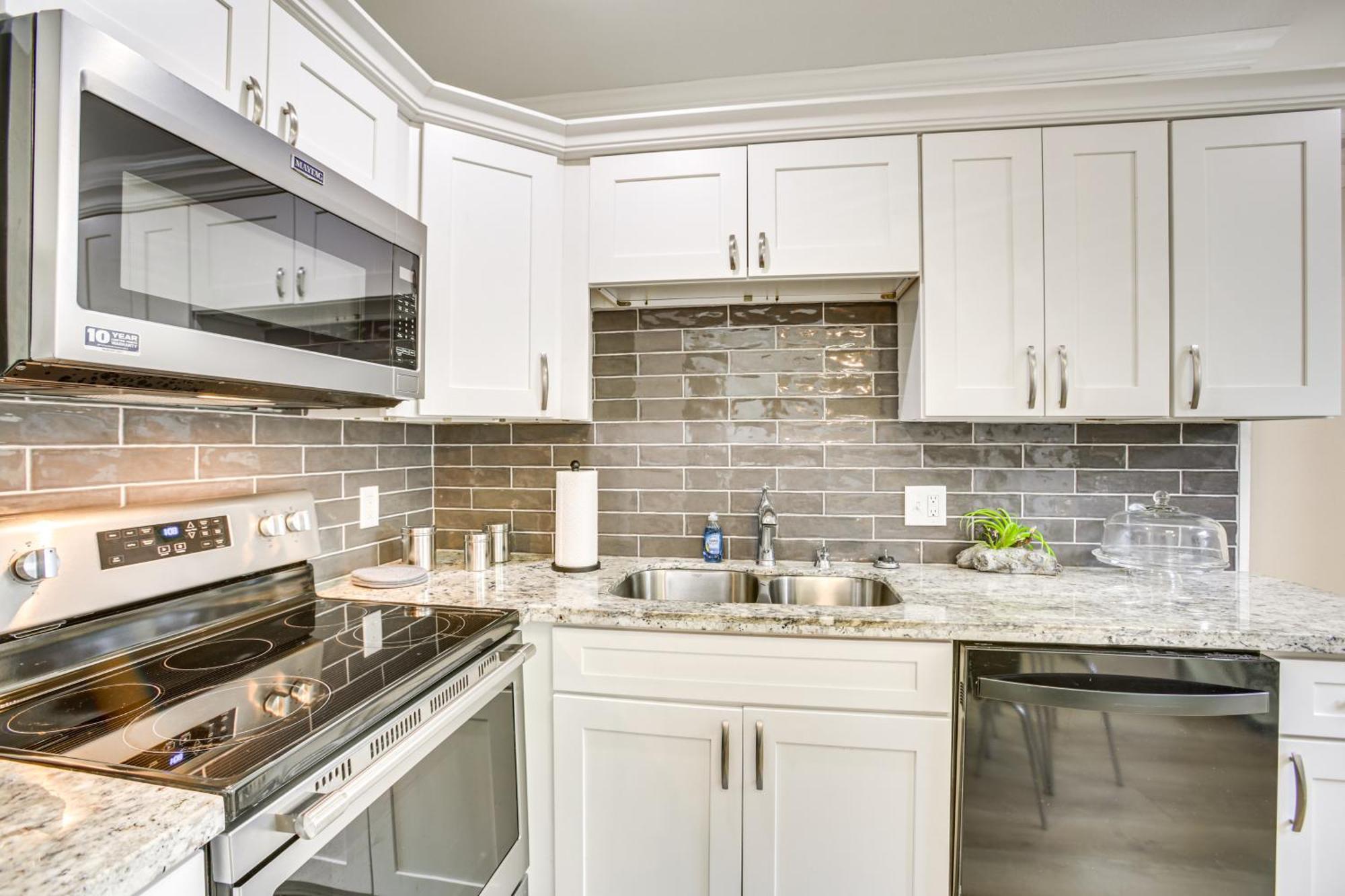 Walk To St Charles Ave Renovated With Patio! *