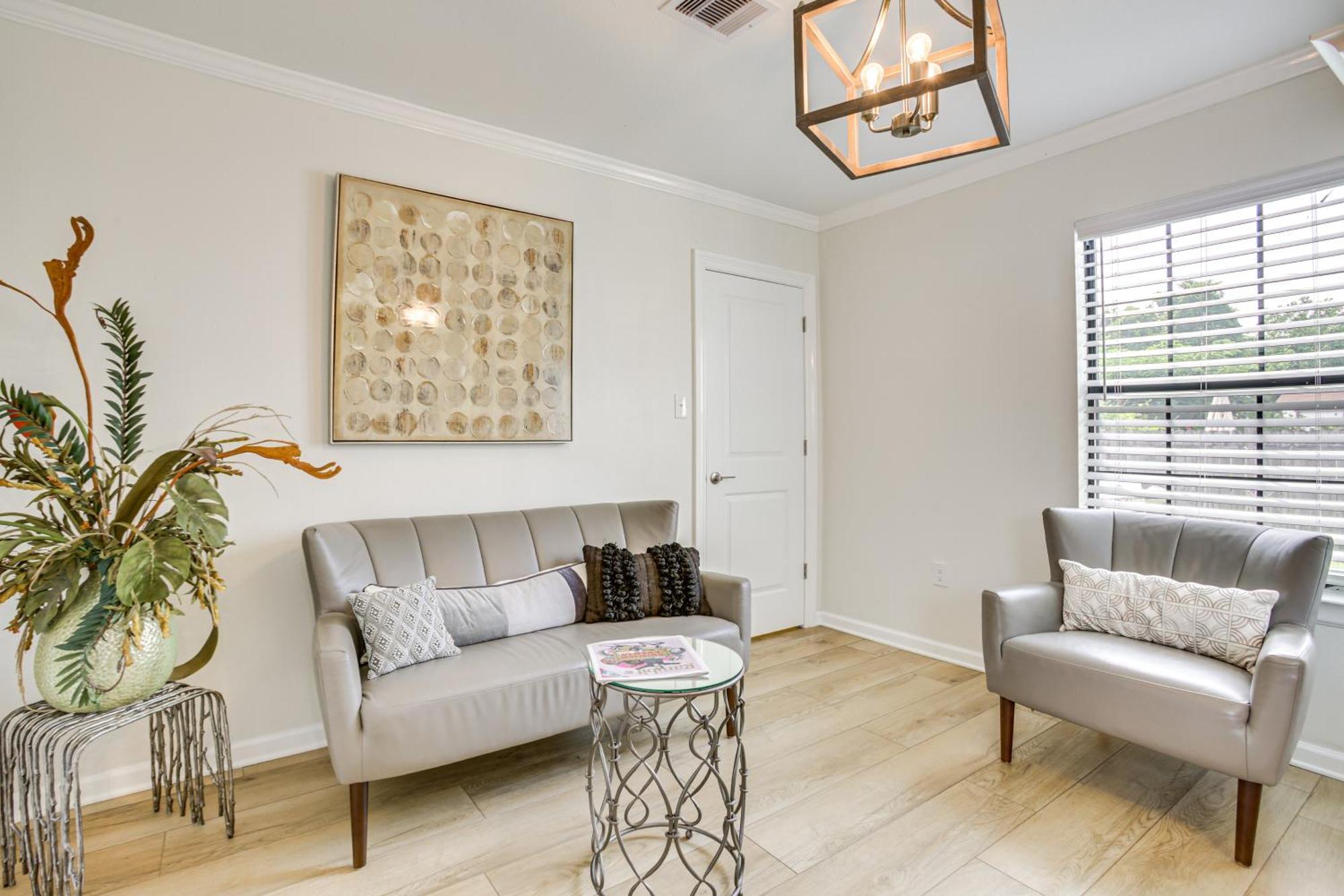 Walk To St Charles Ave Renovated With Patio! Holiday home *