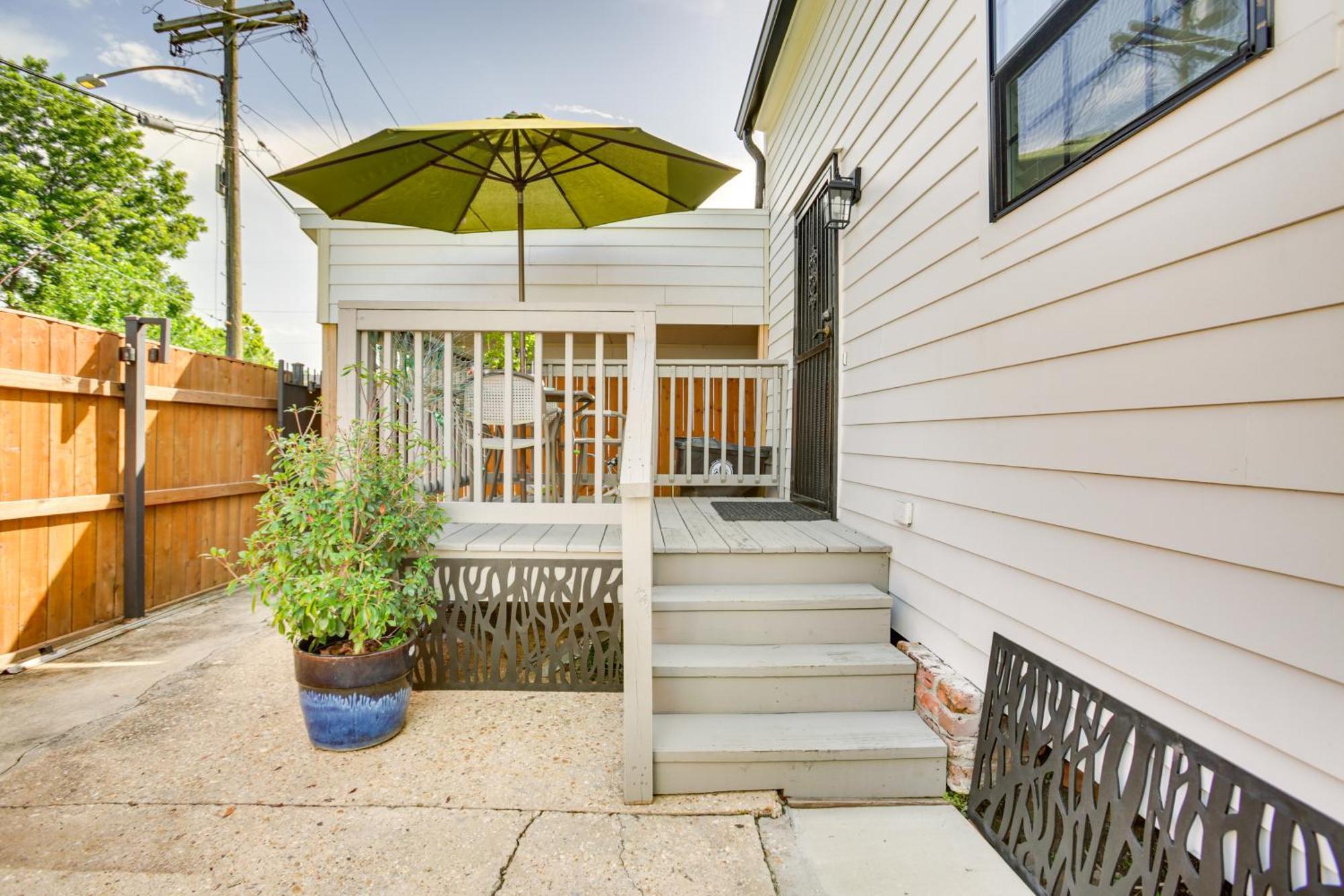 Holiday home Walk To St Charles Ave Renovated With Patio!