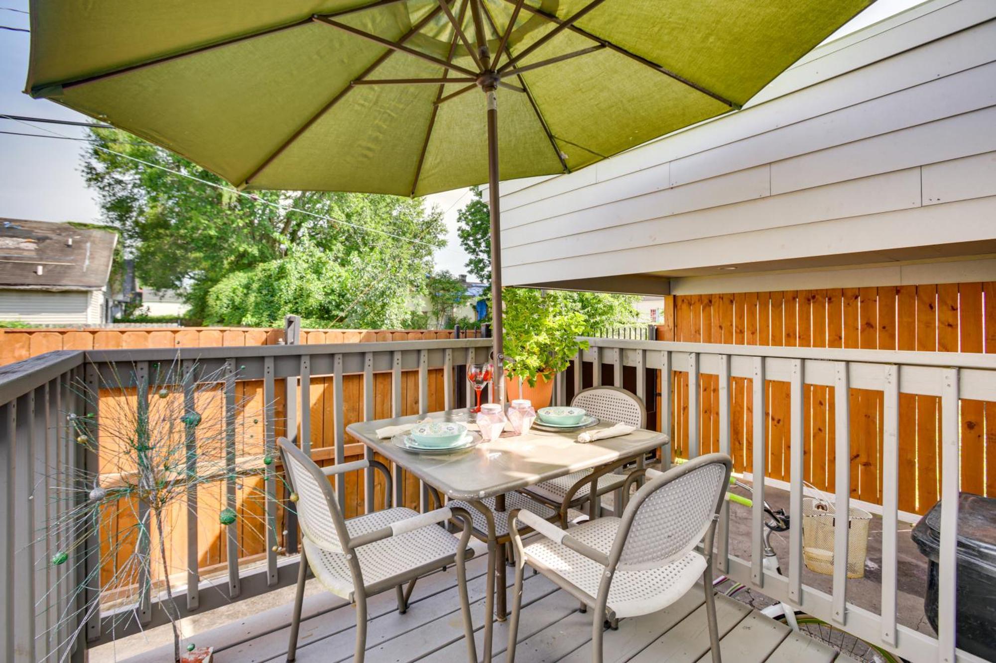 Holiday home Walk To St Charles Ave Renovated With Patio! New Orleans