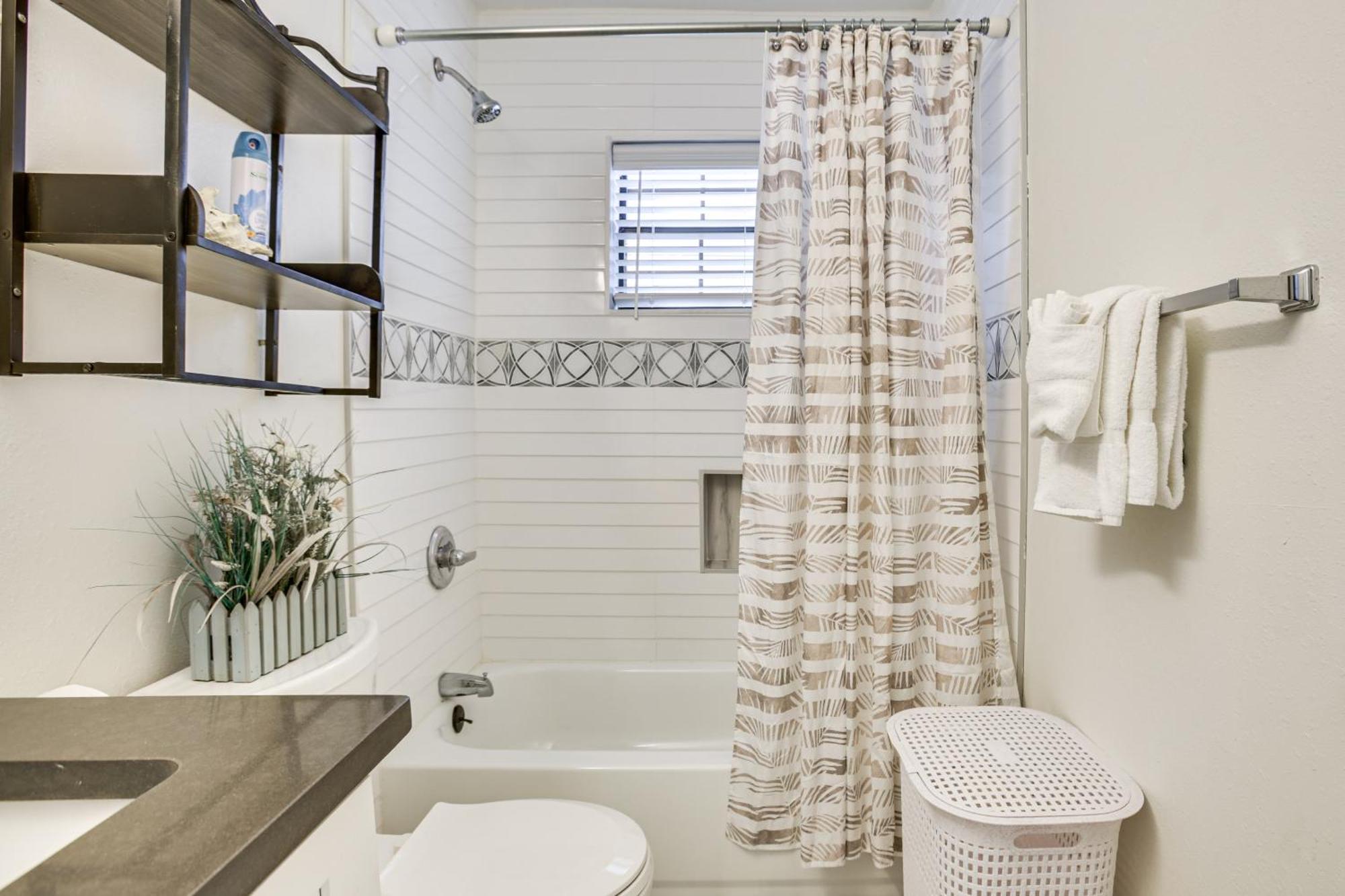 Walk To St Charles Ave Renovated With Patio! *