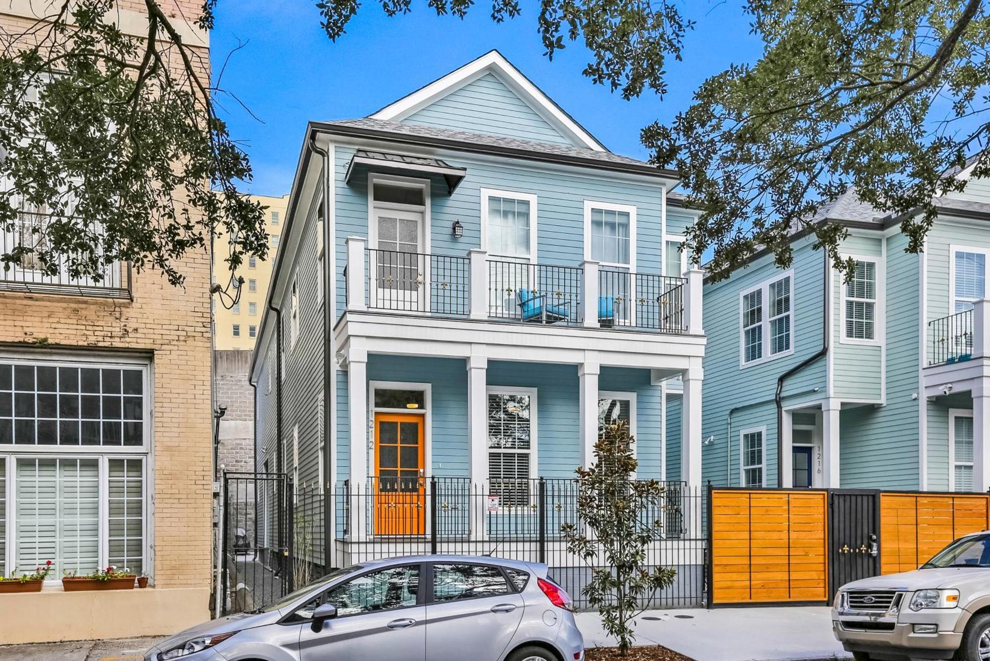 Hosteeva Stunning 4 Bedroom W Pool Steps To St Charles Ave Apartment