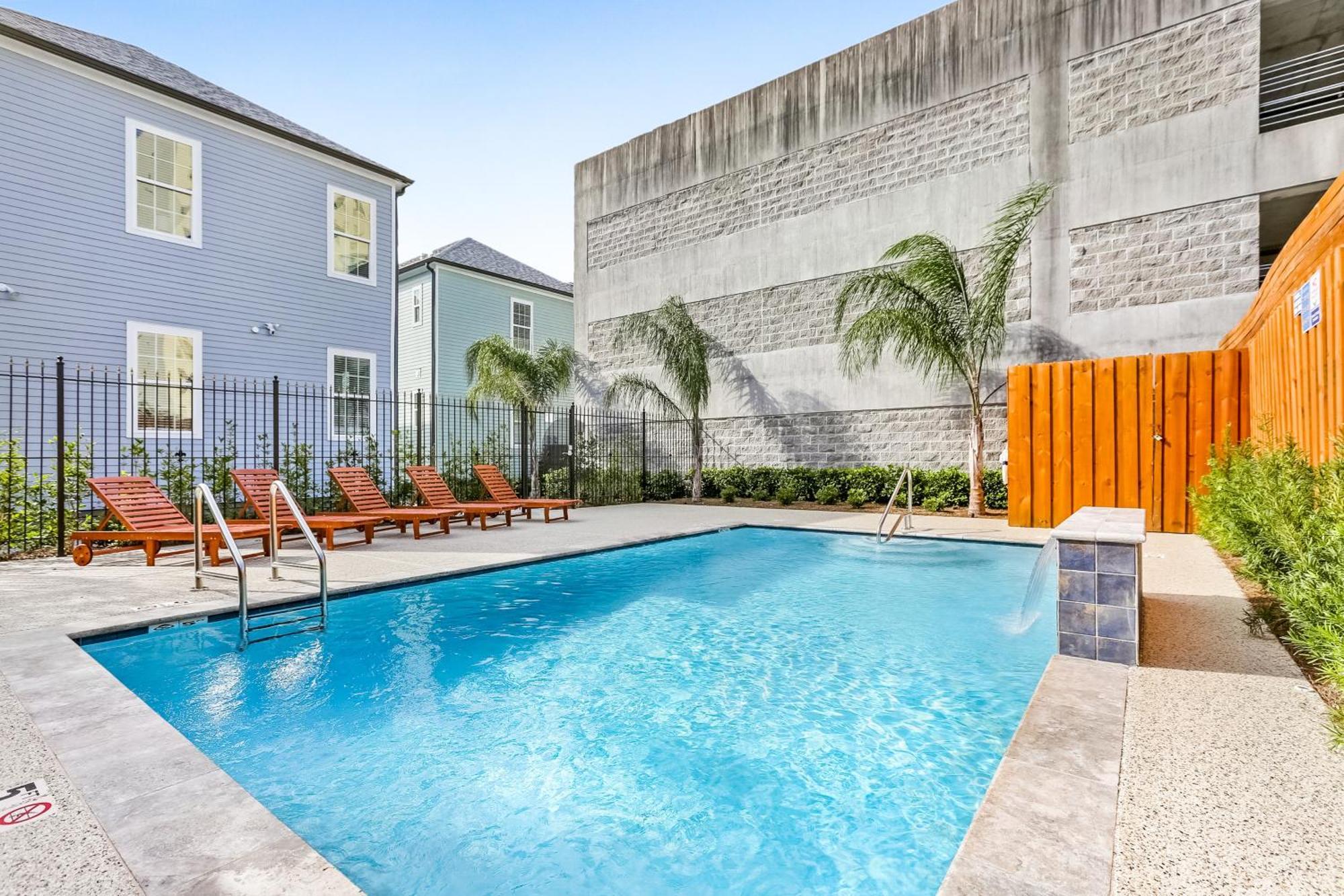 Hosteeva Stunning 4 Bedroom W Pool Steps To St Charles Ave Apartment
