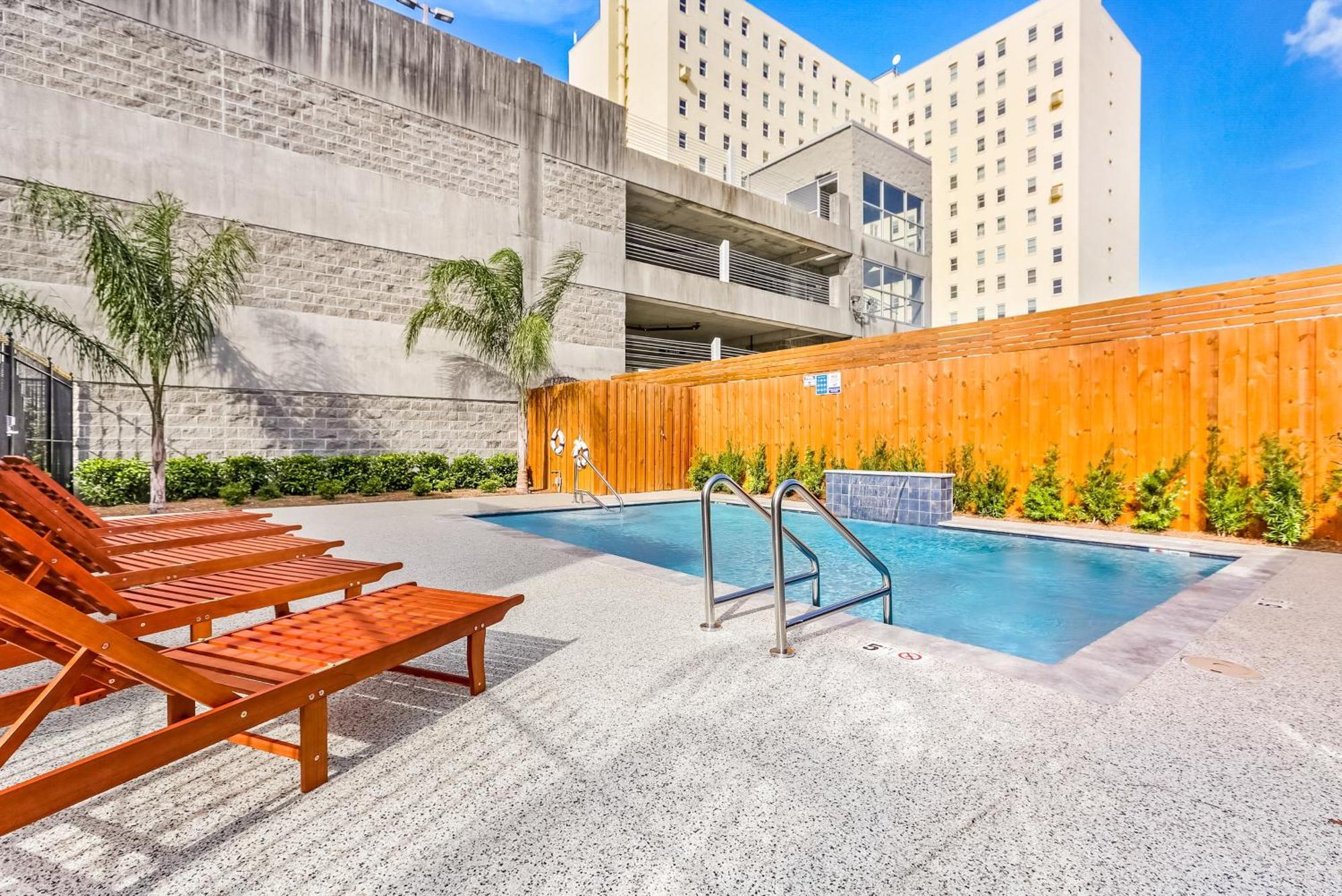 Hosteeva Stunning 4 Bedroom W Pool Steps To St Charles Ave Apartment