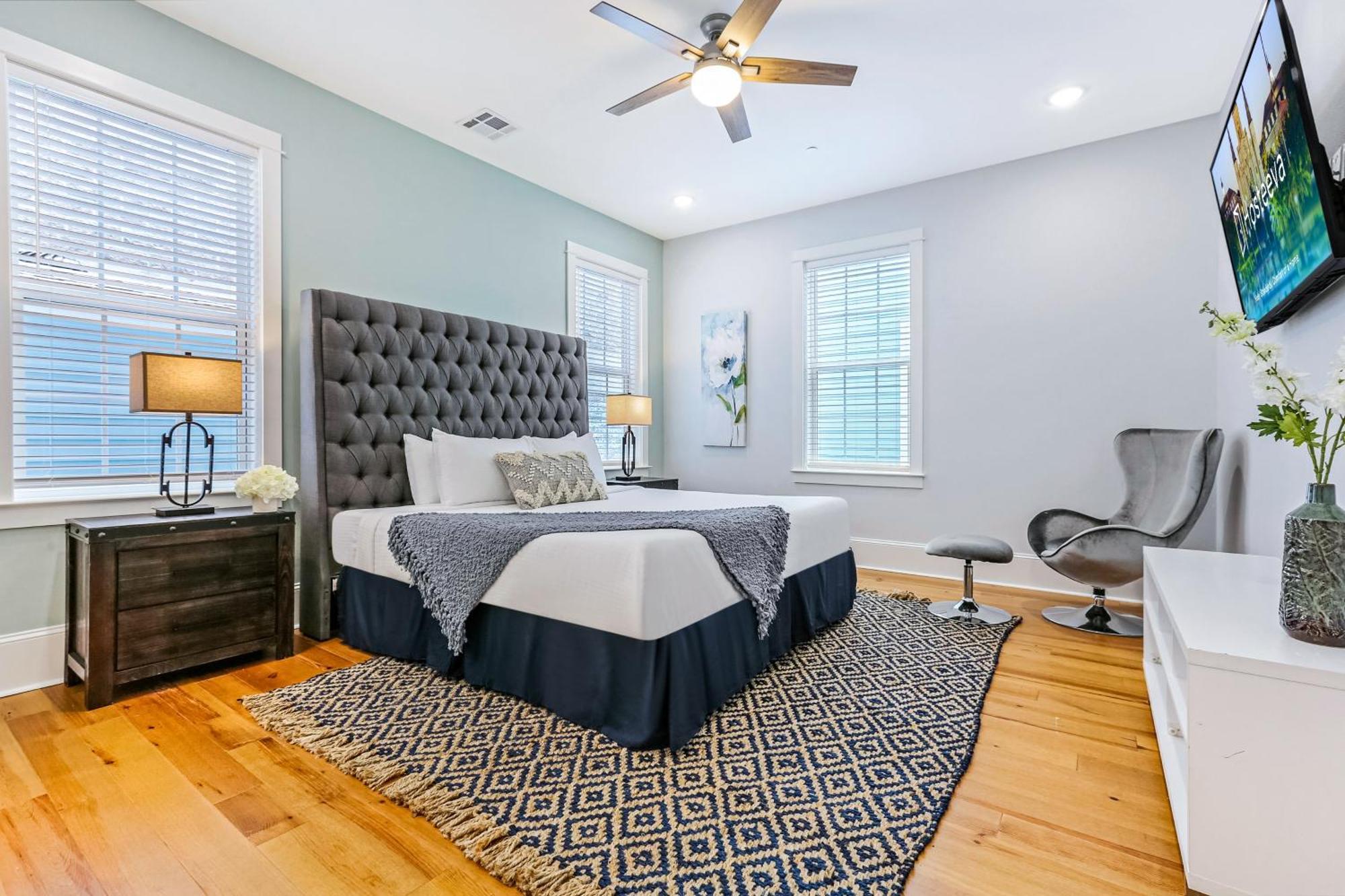 Apartment Hosteeva Stunning 4 Bedroom W Pool Steps To St Charles Ave *