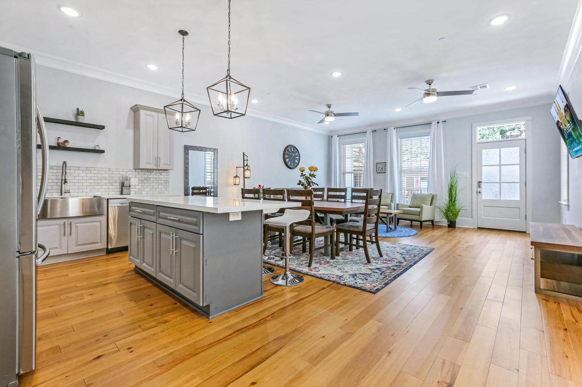 Apartment Hosteeva Stunning 4 Bedroom W Pool Steps To St Charles Ave