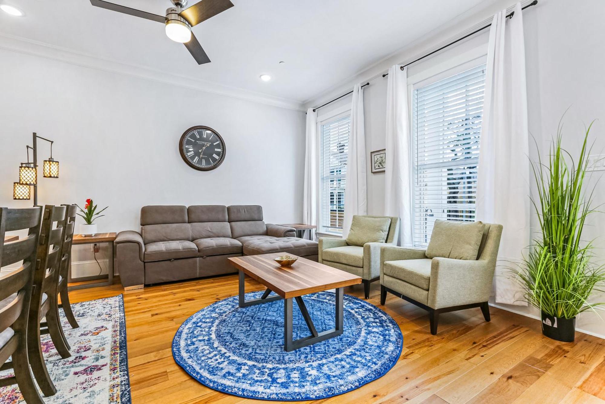 Hosteeva Stunning 4 Bedroom W Pool Steps To St Charles Ave Apartment *