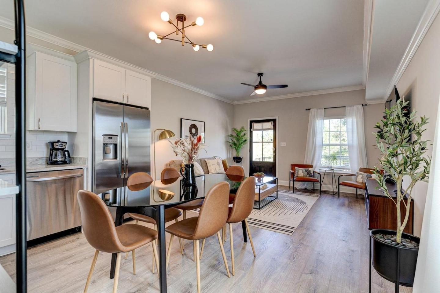 Mid-city Retreat By Greenway Walk To Dome