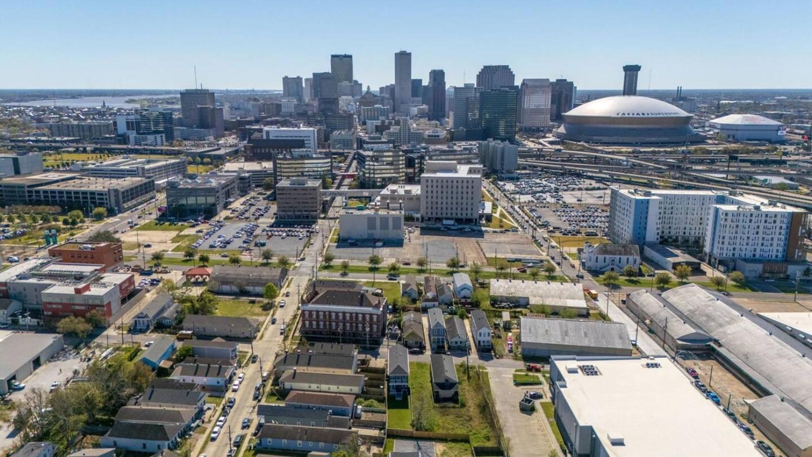 Holiday home Nola Modern Views Of Superdome Jazz Fest New Orleans