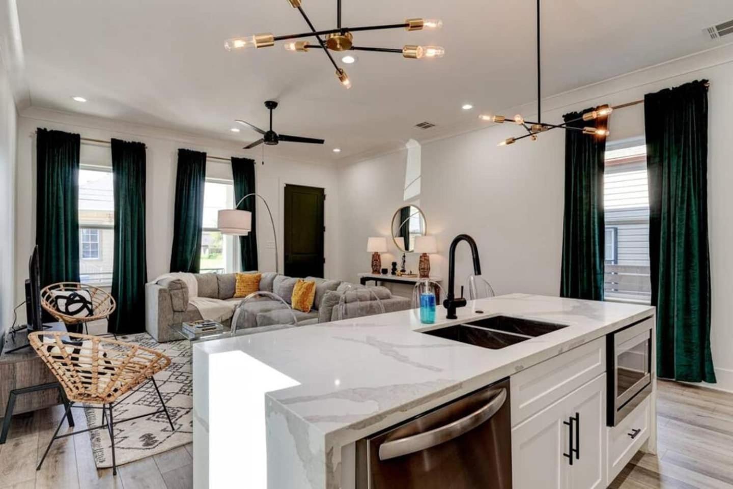 Nola Modern Views Of Superdome Jazz Fest Holiday home *