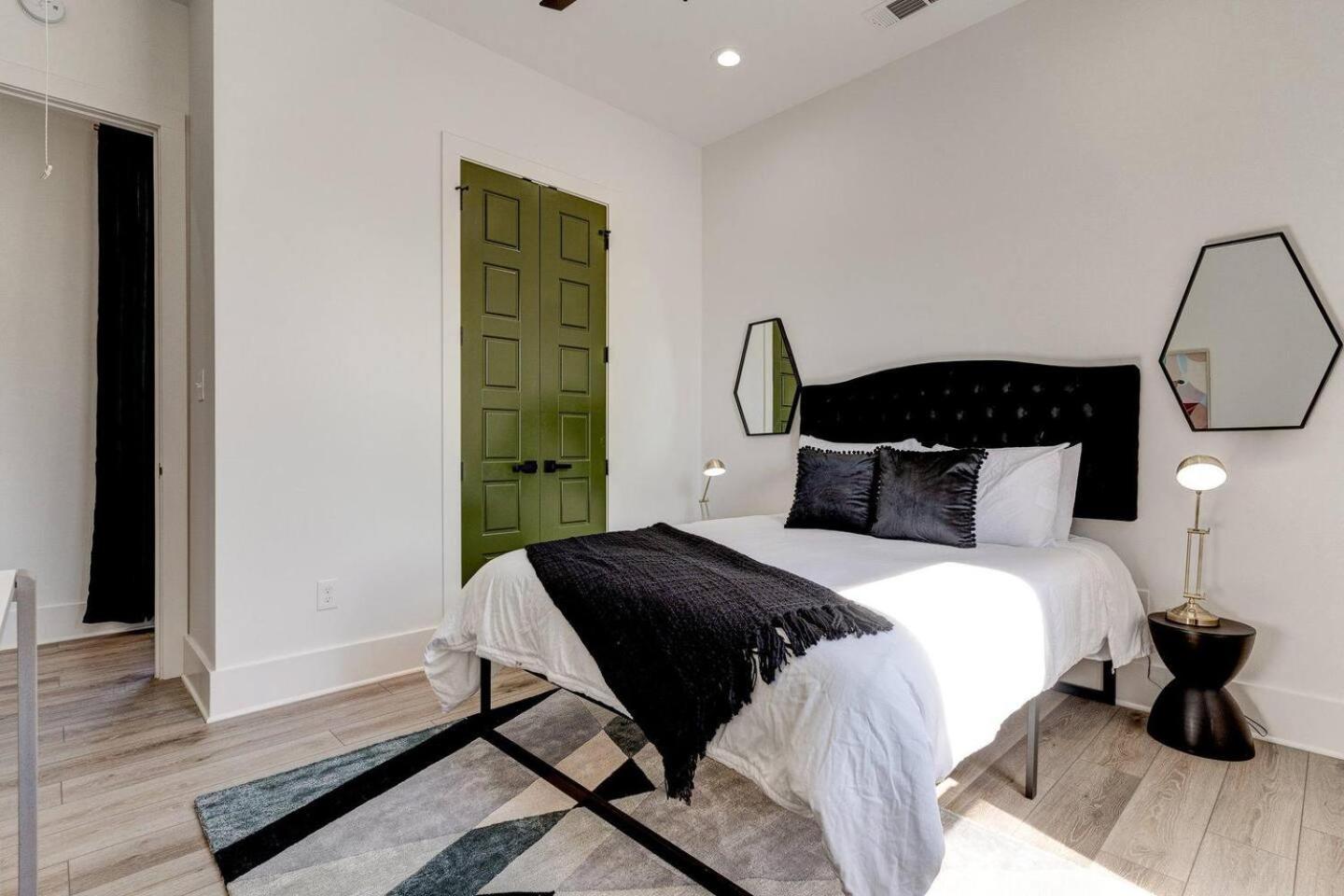 Holiday home Nola Modern Views Of Superdome Jazz Fest New Orleans