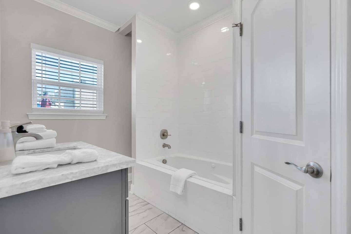 Spacious 3br W Fenced Backyard