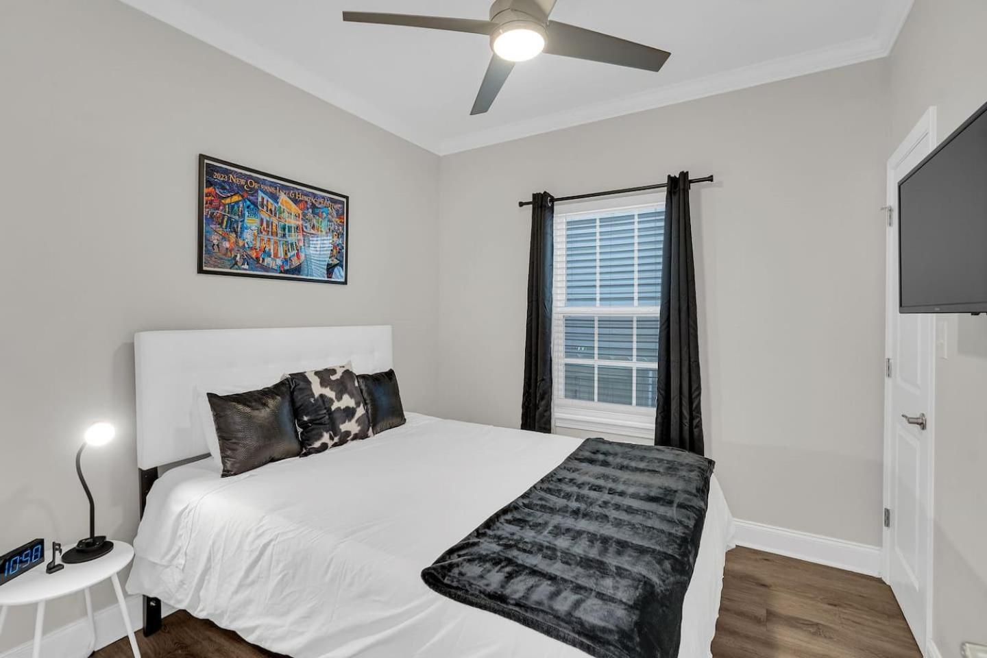 Spacious 3br W Fenced Backyard * New Orleans