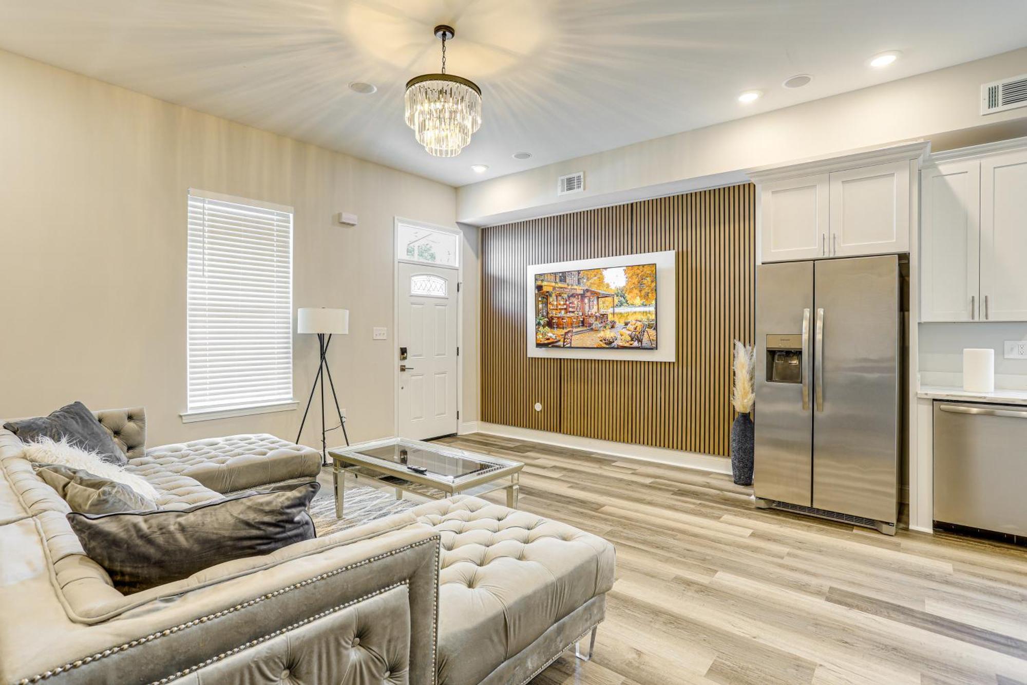 1 Mi To Caesars Superdome Contemporary Nola Abode