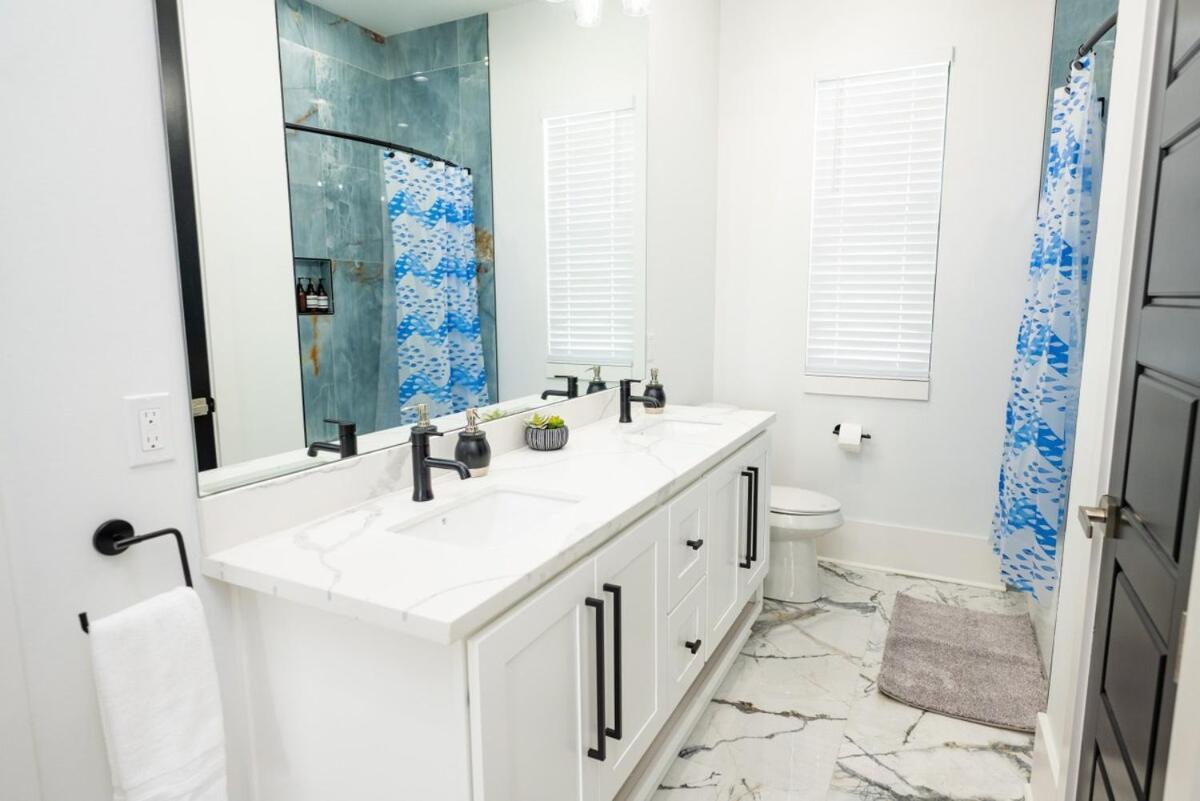 Luxe New Construction In Quiet Neighborhood *