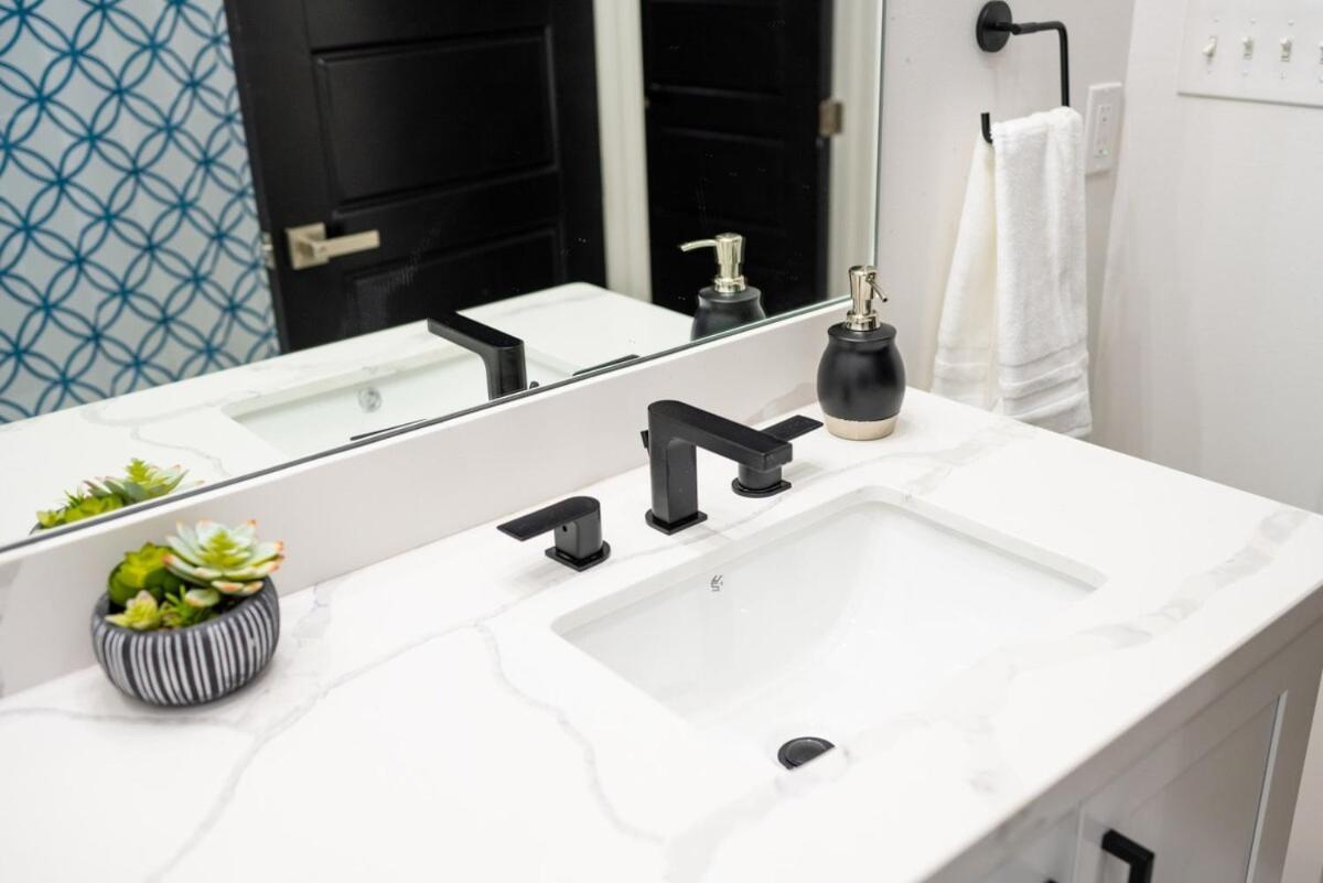 Luxe New Construction In Quiet Neighborhood Holiday home