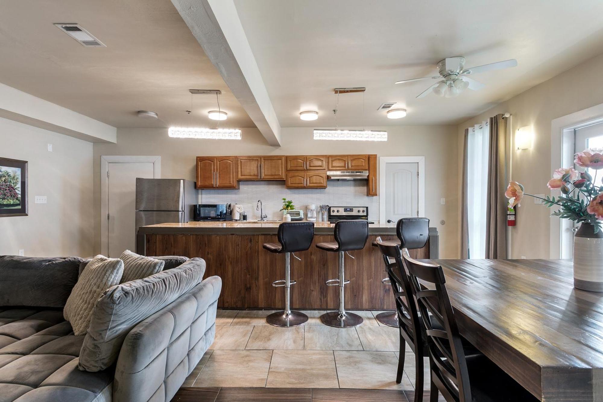 Stunning Near French Quarter Apartment