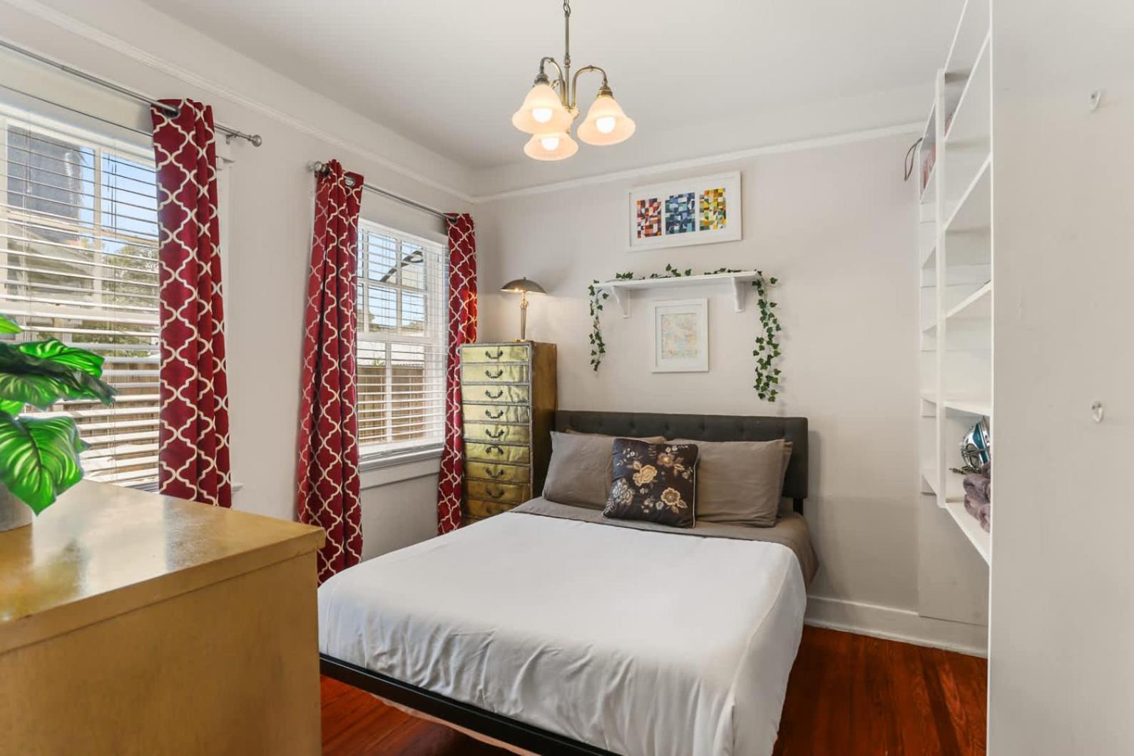 The Nelson House Unbeatable Location *