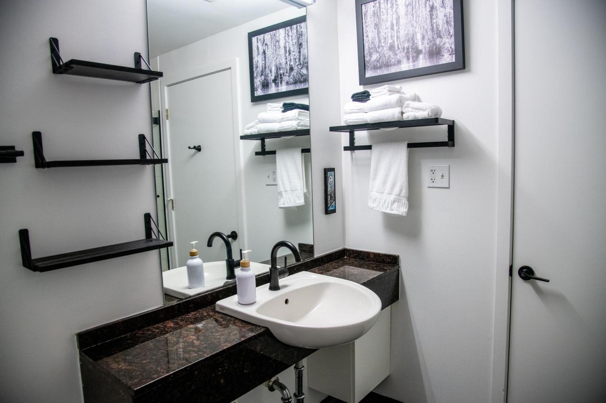 Downtown 1br W Rooftop Gym Near Canal St Holiday home New Orleans