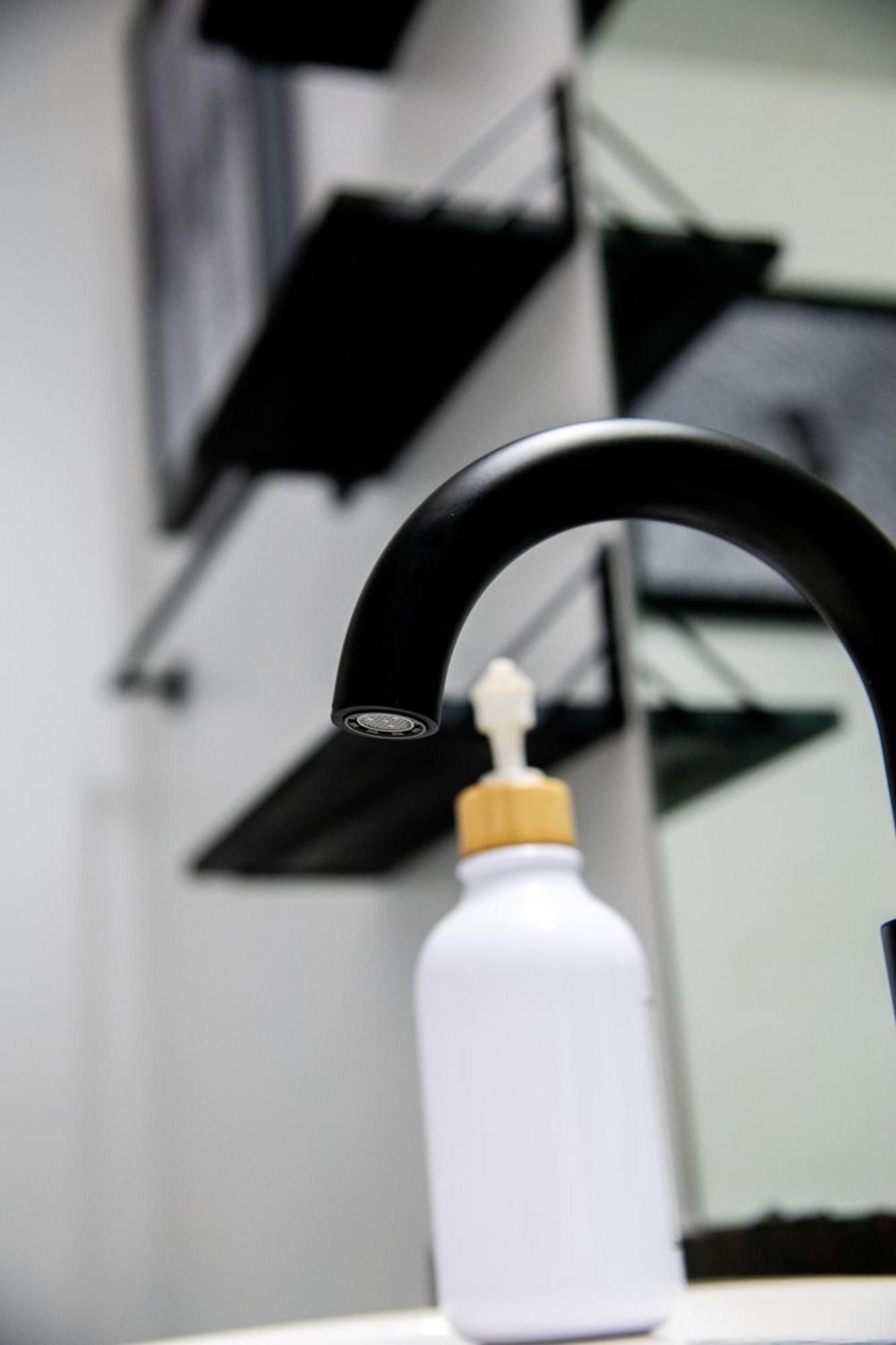 Downtown 1br W Rooftop Gym Near Canal St * New Orleans