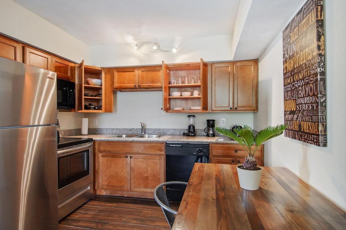 Cute 2bed 1bath, 7blocks From French Q, Steps To Jazz Venues, Free Gated Pk Include Apartment *