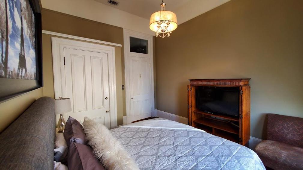 Walker Mansion On St Charles Ave - Unit 5 Apartment *