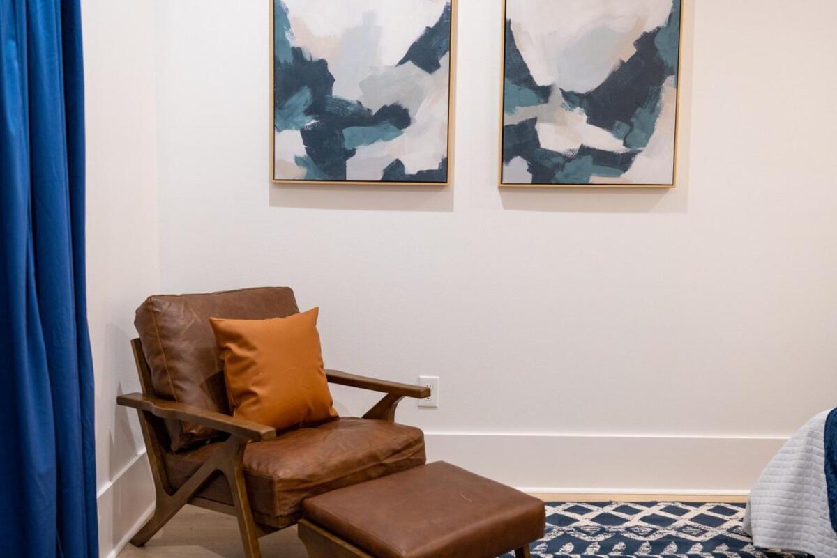 Holiday home Luxe New Construction In Quiet Neighborhood *