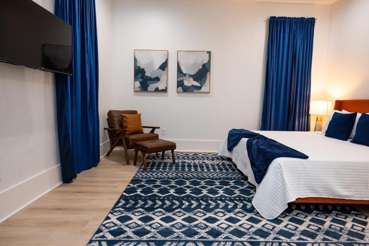 Luxe New Construction In Quiet Neighborhood *