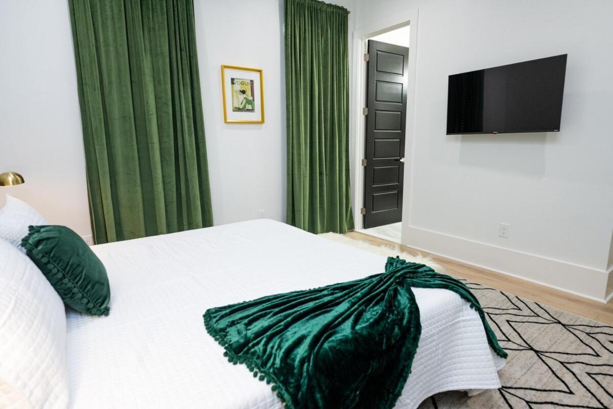 Holiday home Luxe New Construction In Quiet Neighborhood *