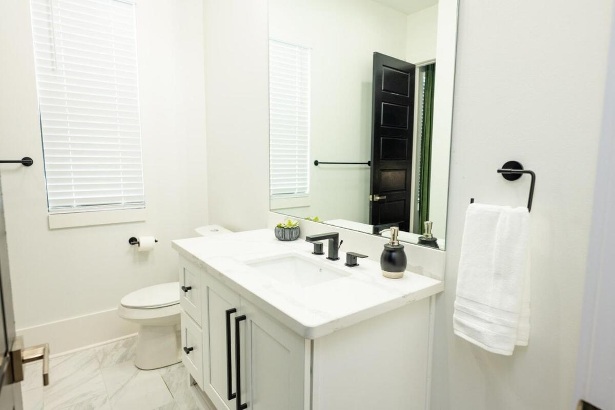 Holiday home Luxe New Construction In Quiet Neighborhood