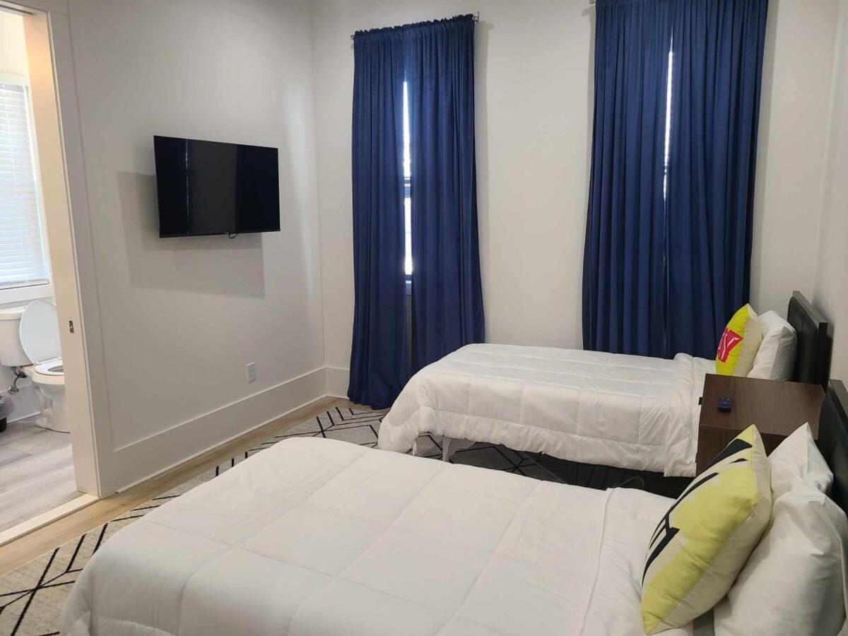 Holiday home Immaculate Superdome Parking Yard Tvs Ensuite