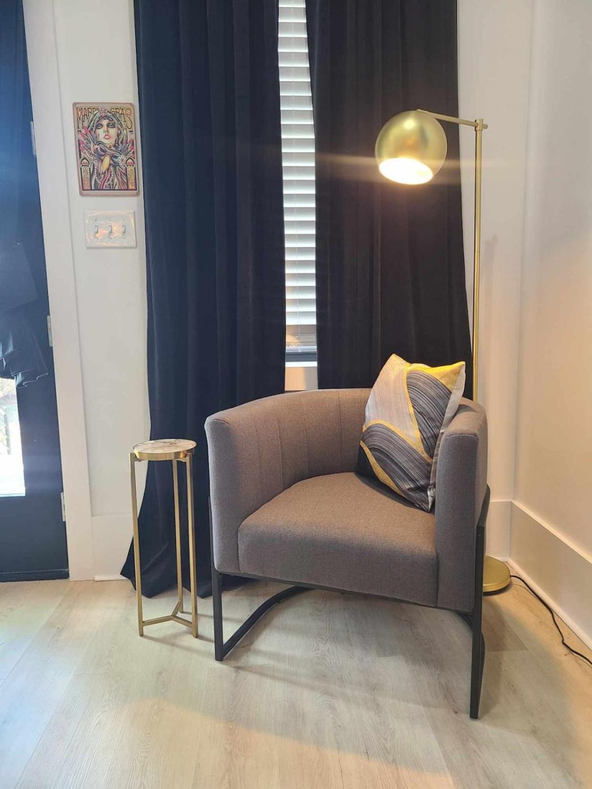 Immaculate Superdome Parking Yard Tvs Ensuite *