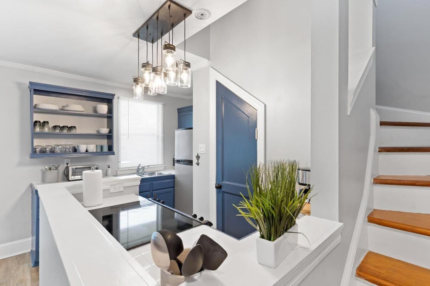 Balcony In Garden District Jazz Fest Ready New Orleans