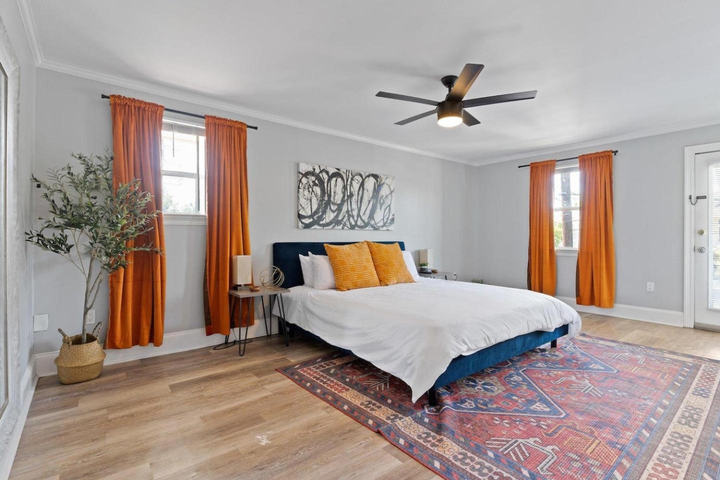 Sunny Retreat W Balcony Steps From French Quarter * New Orleans