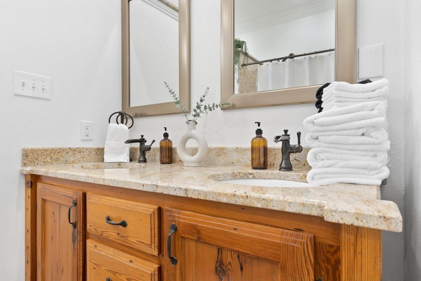 Mid-city 2br W Balcony Near Canal Streetcar Holiday home New Orleans