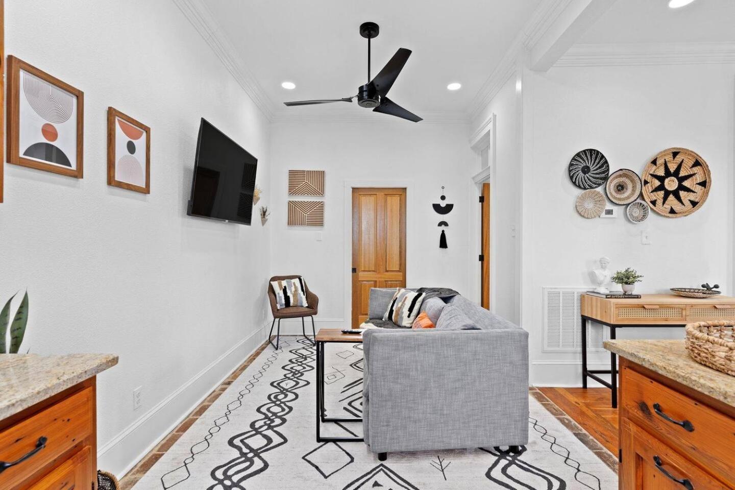 Mid-city 2br W Balcony Near Canal Streetcar Holiday home New Orleans