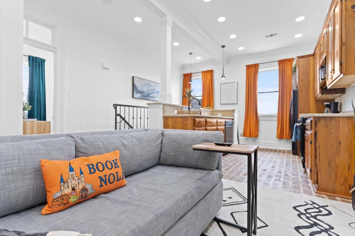 Holiday home Mid-city 2br W Balcony Near Canal Streetcar