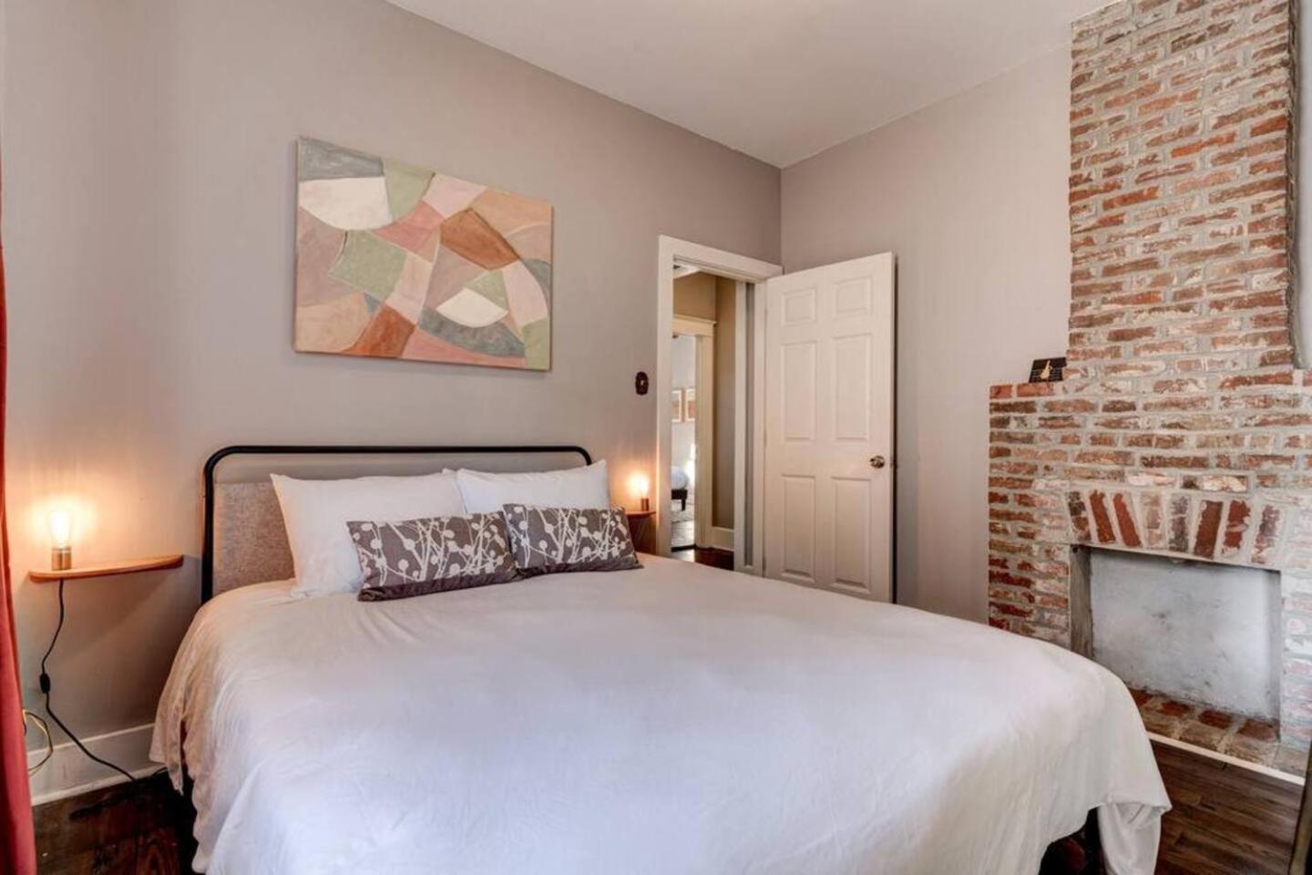 Holiday home Uptown Retreat - 3br & Chef's Kitchen *