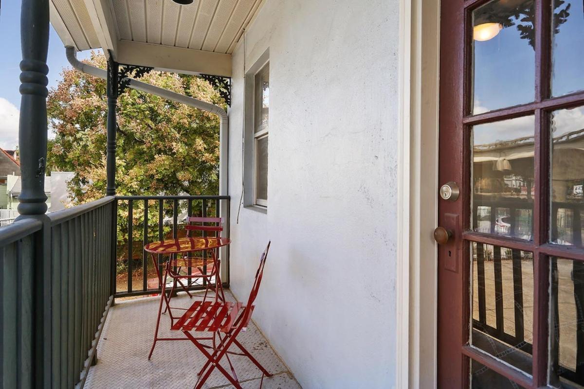 Cute 2bed 1 Bath 1half Bath, 7 Blocks From French Q Steps To Jazz Venues, Free Gated Parking Incl Apartment New Orleans