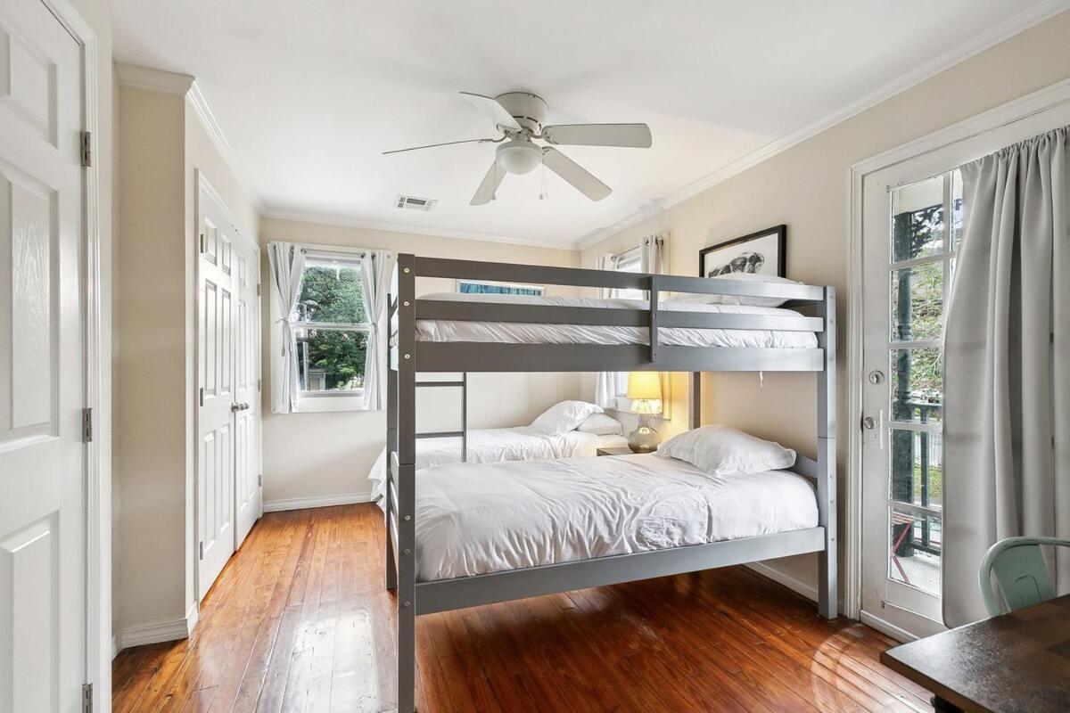 Cute 2bed 1 Bath 1half Bath, 7 Blocks From French Q Steps To Jazz Venues, Free Gated Parking Incl Apartment