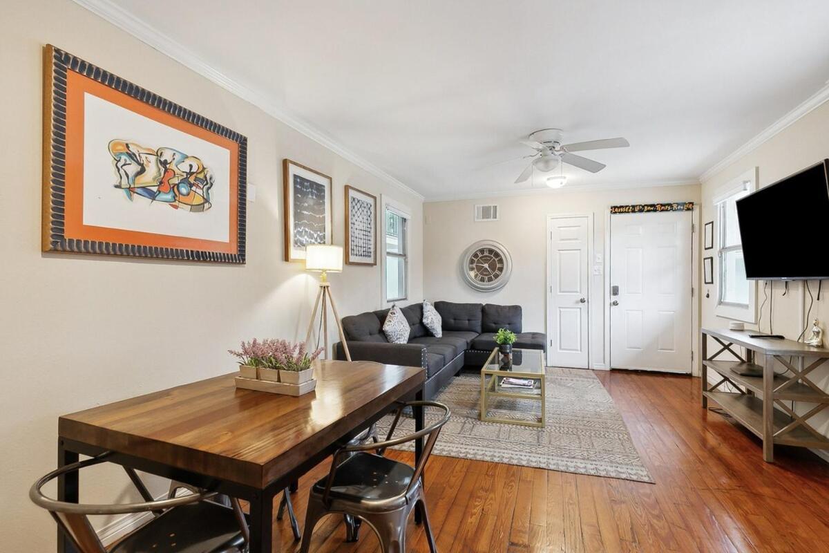 Cute 2bed 1 Bath 1half Bath, 7 Blocks From French Q Steps To Jazz Venues, Free Gated Parking Incl Apartment New Orleans