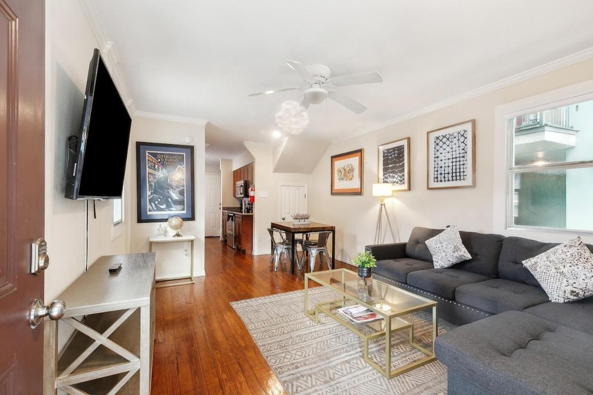Apartment Cute 2bed 1 Bath 1half Bath, 7 Blocks From French Q Steps To Jazz Venues, Free Gated Parking Incl