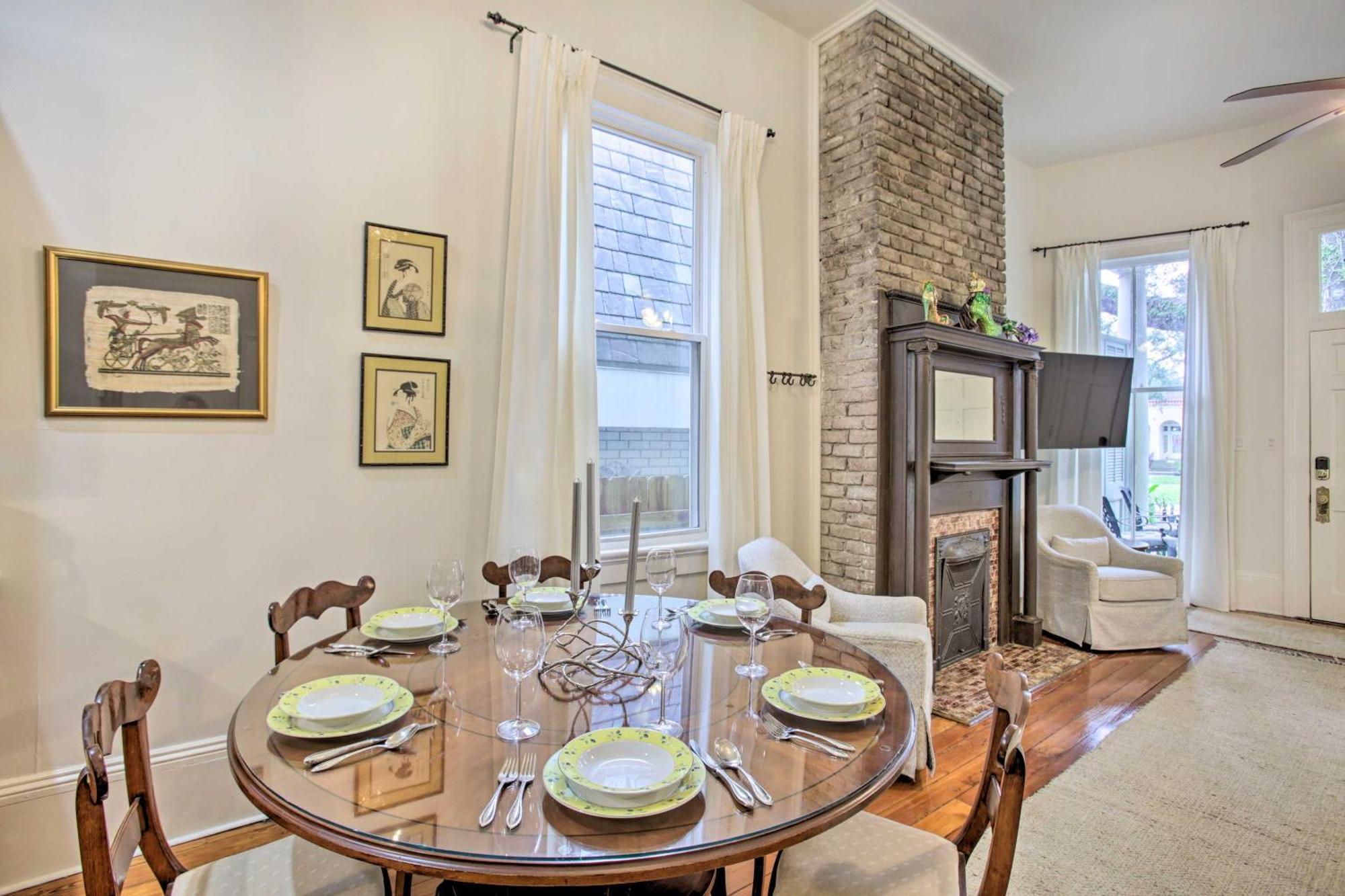 Apartment Perfect Location Inviting Uptown Apt! *