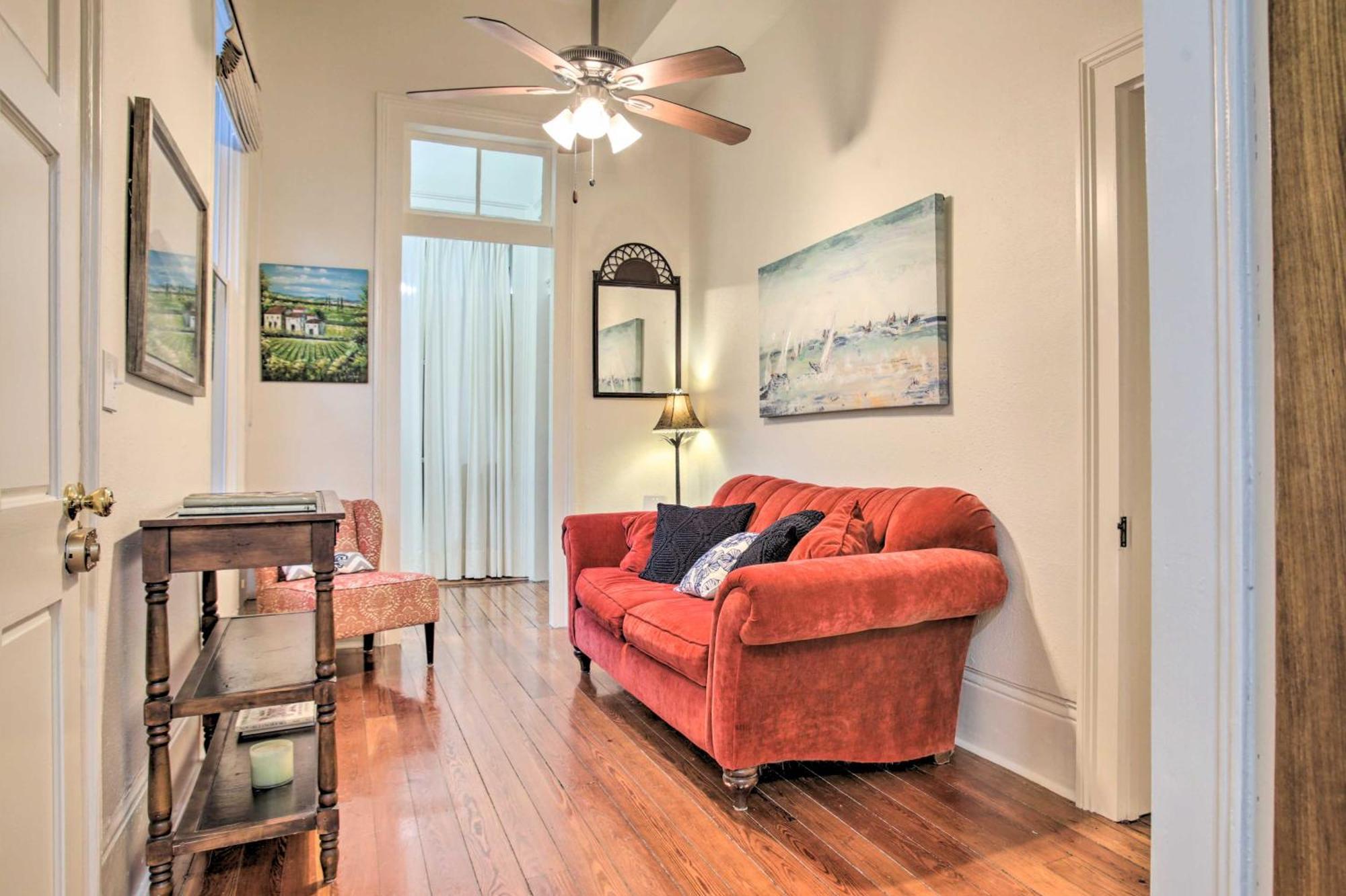 Perfect Location Inviting Uptown Apt! *