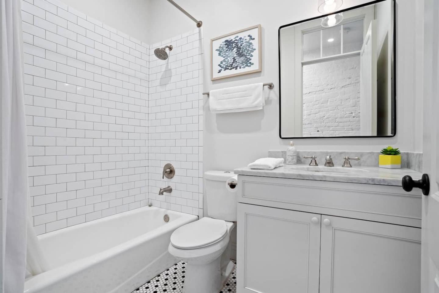 Hotel Group-friendly Near Bourbon Street *