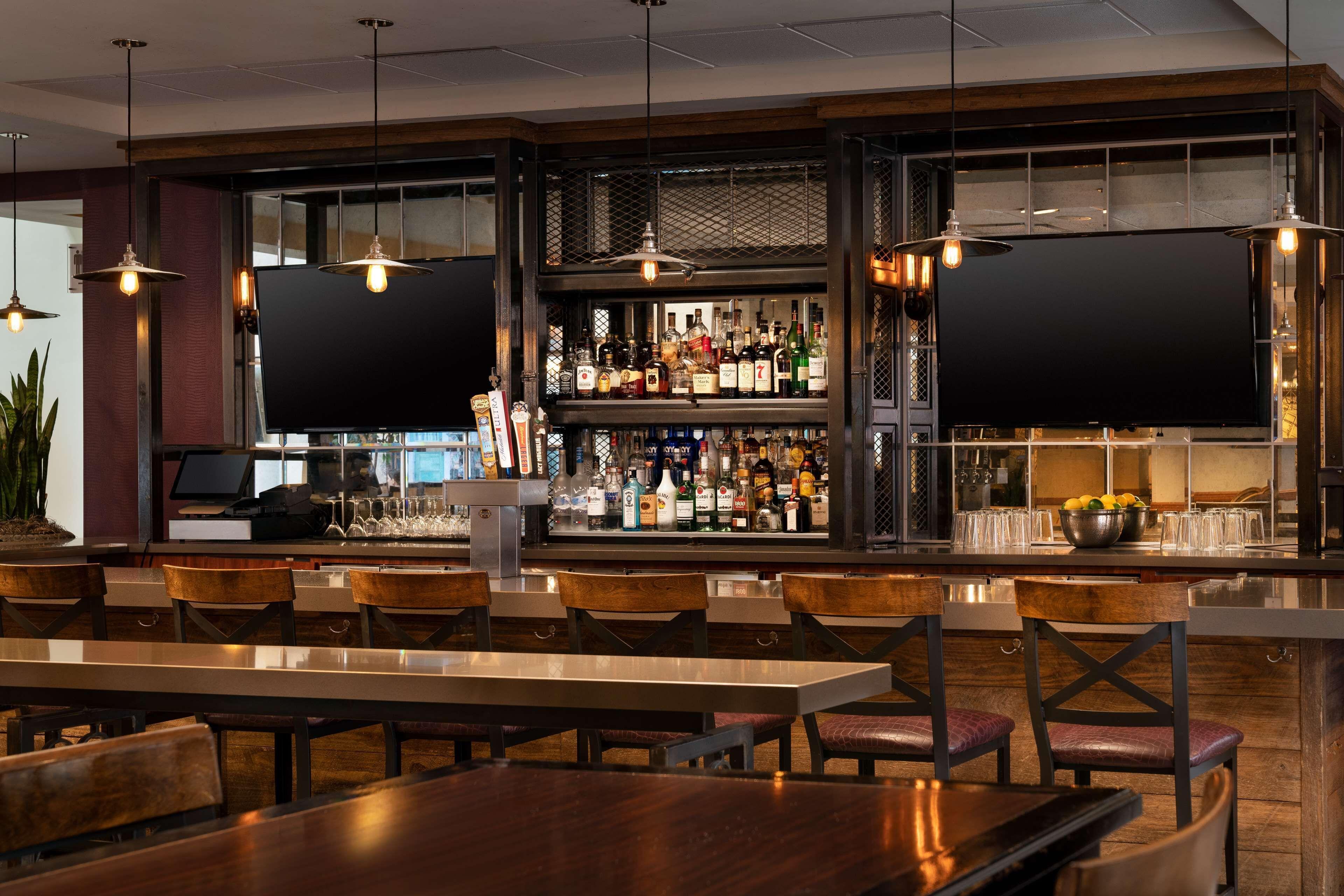 Embassy By Hilton Convention Center Hotel 3*