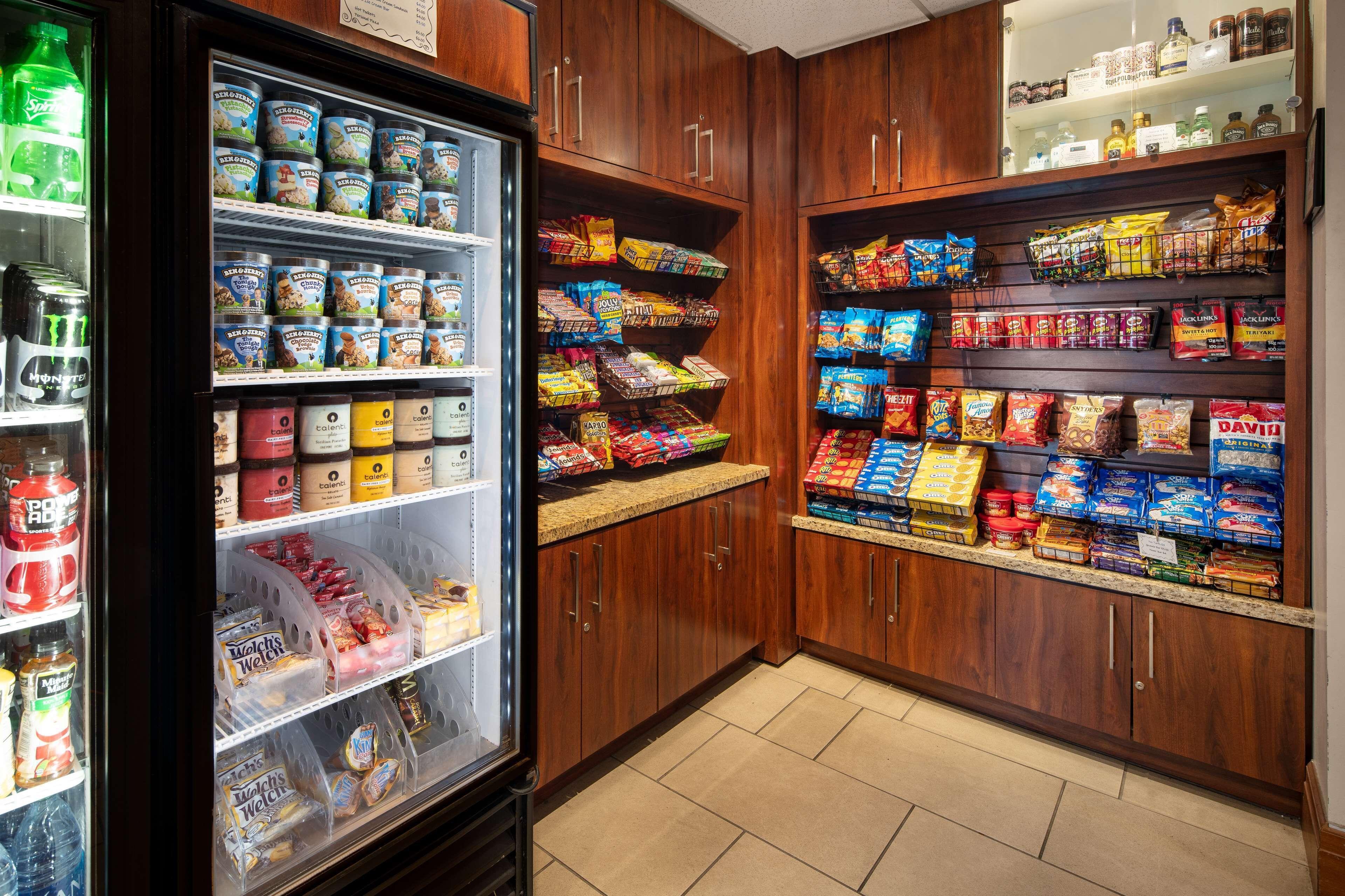 Embassy By Hilton Convention Center Hotel 3*