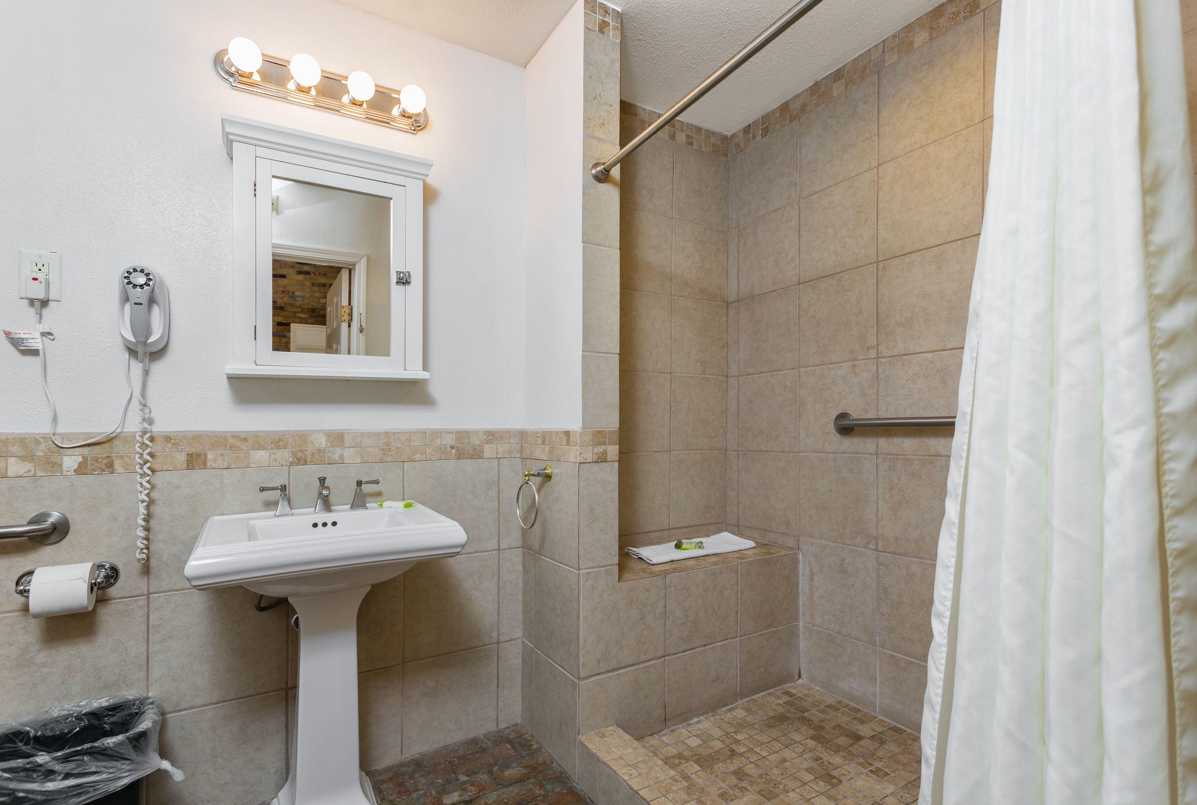 Courtyard By The French Quarter Hotel