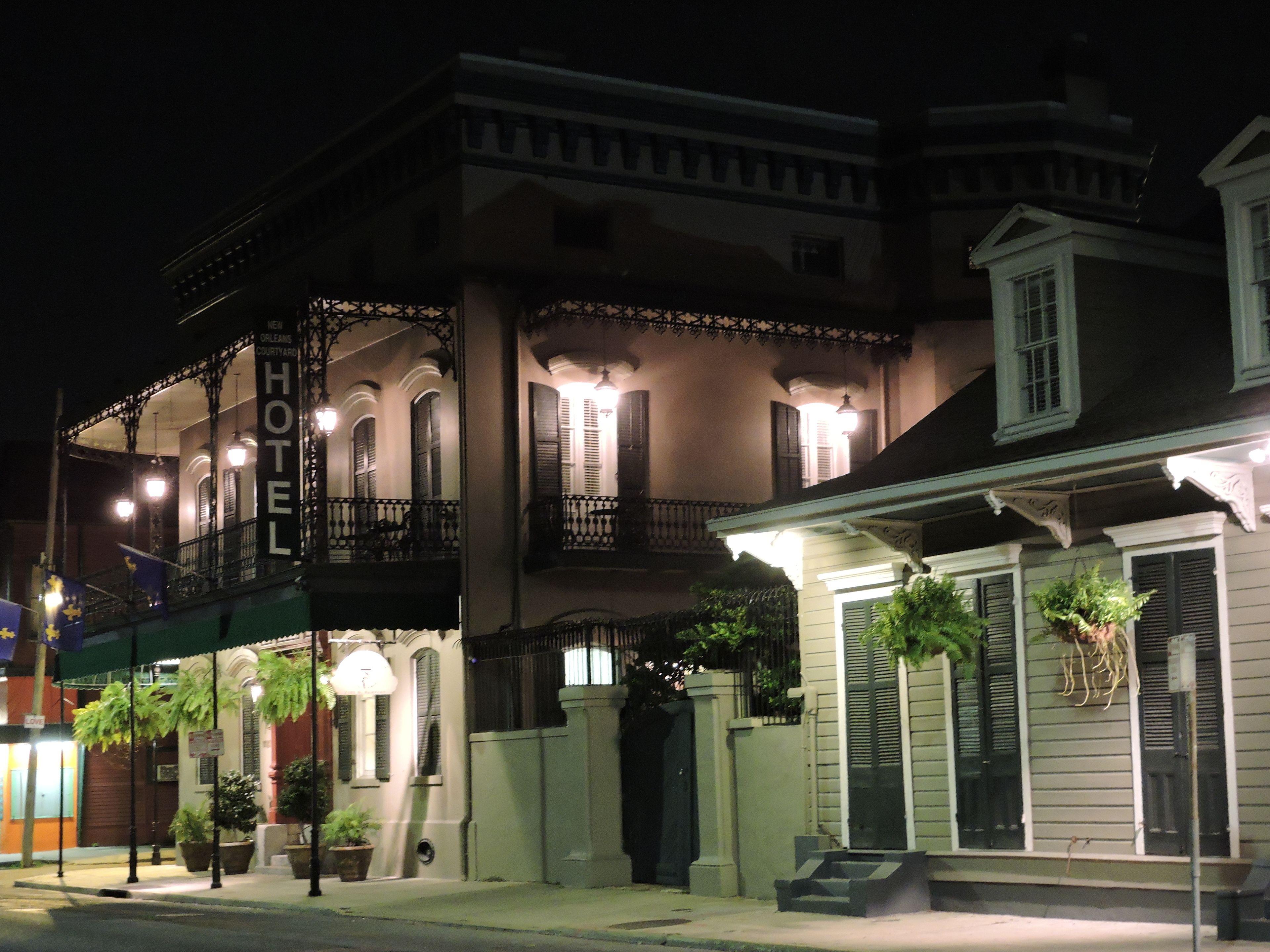 Courtyard By The French Quarter Hotel