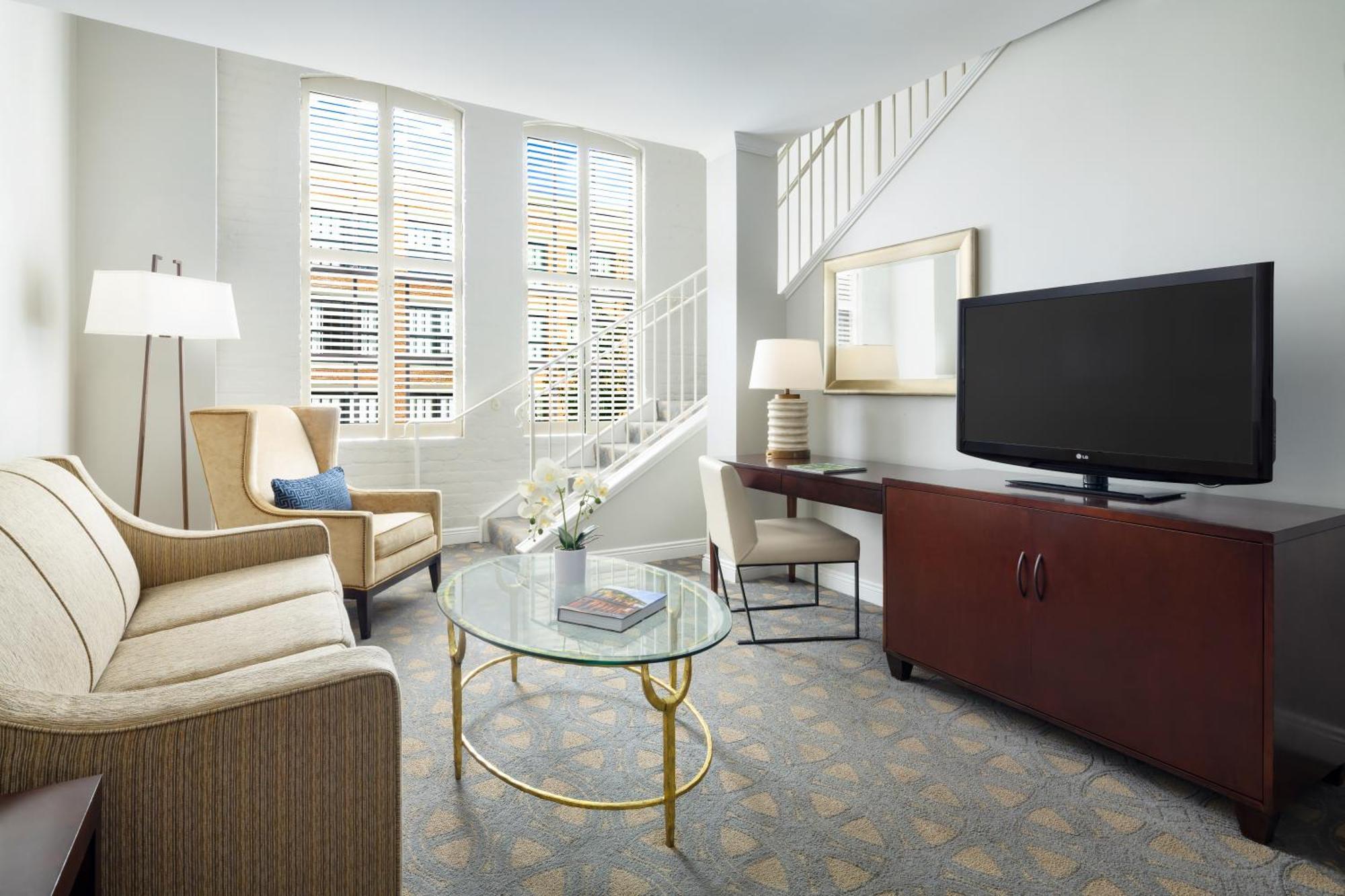 Hotel The Riverfront 4*